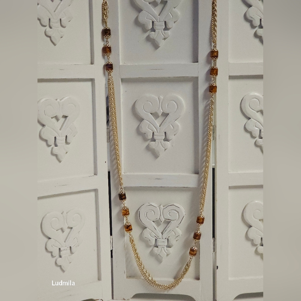 Sarah Coventry gold-toned triple chain with amber acrylic beads women's necklace - Picture 6 of 7